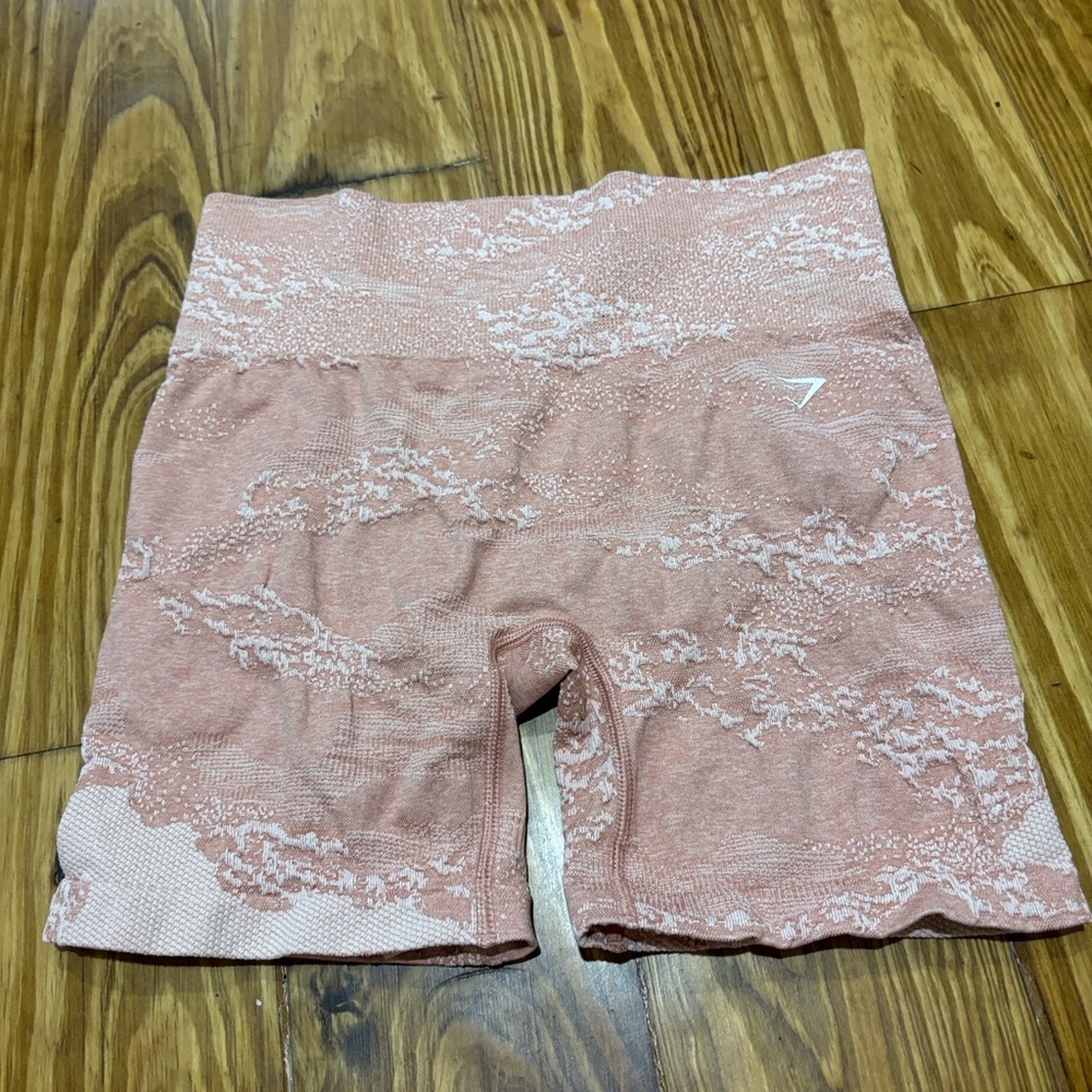 Gymshark Adapt Camo Shorts Size Medium in Light Salmon Color